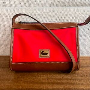 WORN ONCE Dooney & Bourke Wayfarer Red Brown Zip Crossbody Bag